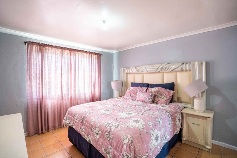 5 Bedroom Property for Sale in Electric City Western Cape